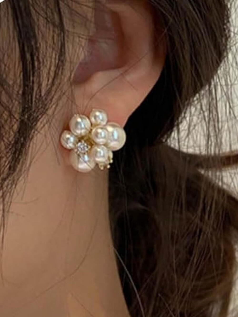 Pearl flower stud earrings; nwot
